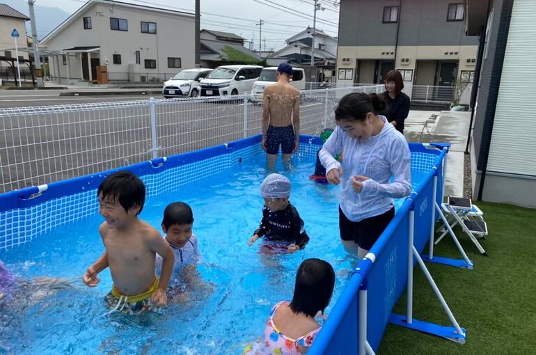 プール