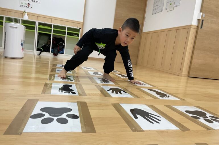 hands and feet hopscotch
